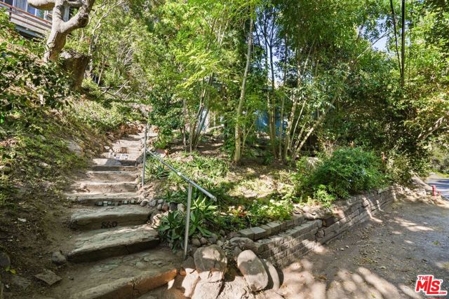 860 Old Topanga Canyon Road, Topanga CA: https://media.crmls.org/mediaz/876cdf5e-a65a-4884-9754-e935745b6dd3.jpg