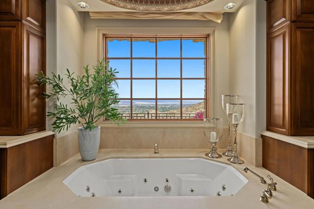 28 Grande View Court, Rancho Mirage CA: https://media.crmls.org/mediaz/876d6c01-769f-4218-a2af-dfef362a47ff.jpg