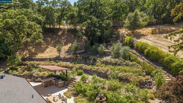3363 Springhill Rd, Lafayette CA: https://media.crmls.org/mediaz/876d804c-37e1-47a3-b9e9-1453b2e50ec2.jpg