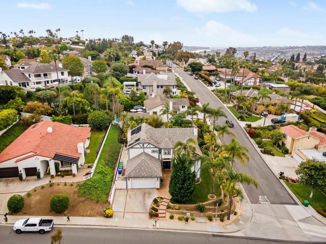 6823 Corintia St, Carlsbad CA: https://media.crmls.org/mediaz/876dab53-ea5a-4e25-bf39-ad01c46a04be.jpg