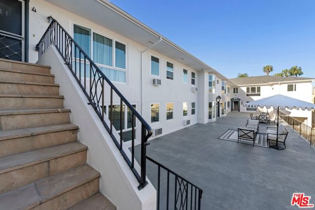 1250 N Crescent Heights Boulevard, West Hollywood CA: https://media.crmls.org/mediaz/876dacba-32cc-4d41-9784-ed4d4a4742c2.jpg