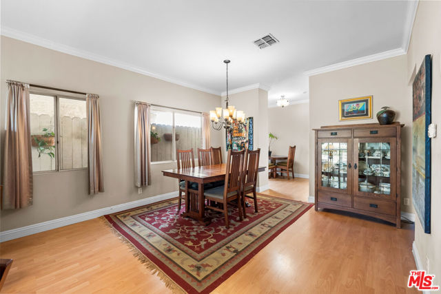 2405 34th Street, Santa Monica CA: https://media.crmls.org/mediaz/876db120-aa77-49d9-86ae-93a6abccf1b9.jpg
