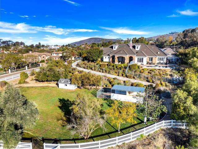 3401 Adams Run, Encinitas CA: https://media.crmls.org/mediaz/876dc0fe-03a4-4a29-aabd-3fedb14344dd.jpg