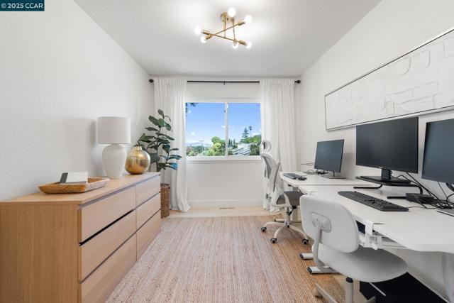 6625 Pioneer Ln, Dublin CA: https://media.crmls.org/mediaz/876e07ae-3696-475d-a02d-d03a28894cfb.jpg