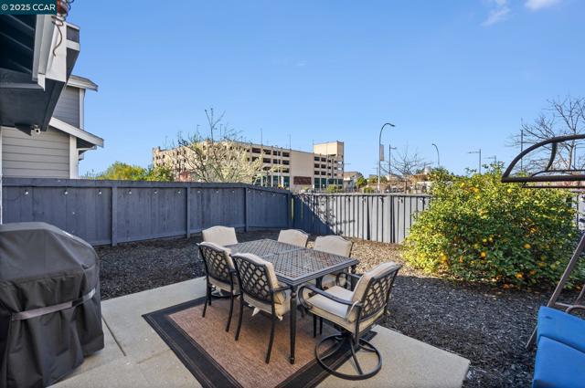 1627 Livingston Ln, Richmond CA: https://media.crmls.org/mediaz/876e1ea4-a277-4930-ab73-0852d1663217.jpg