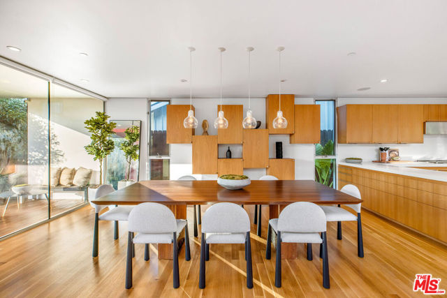732 Brooks Avenue, Venice CA: https://media.crmls.org/mediaz/876e72b0-cb58-46a6-a7fc-f463cbaea980.jpg