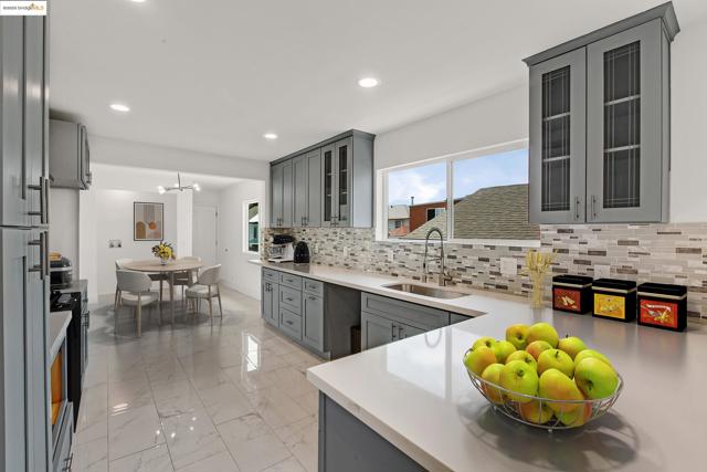 2906 Adeline St, Oakland CA: https://media.crmls.org/mediaz/876e7f1e-8c8f-46b5-88c9-e285b6d28c57.jpg