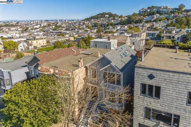 1208 Stanyan St, San Francisco CA: https://media.crmls.org/mediaz/876ee274-c253-46ee-8837-99967fde0239.jpg