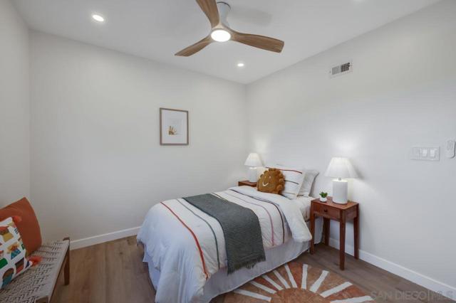 11384 Almazon St, San Diego CA: https://media.crmls.org/mediaz/876ff1a2-5147-4d59-89df-fef191bb446d.jpg