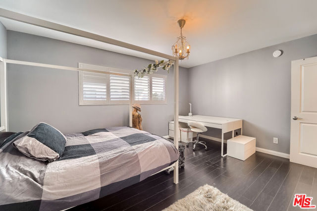 910 S HOLT Avenue, Los Angeles CA: https://media.crmls.org/mediaz/876ff989-ca05-4832-939b-1fa7dbea3054.jpg