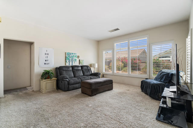 78948 Waterford Lane, Palm Desert CA: https://media.crmls.org/mediaz/877000a5-1bb5-4068-8645-9c946ead22da.jpg