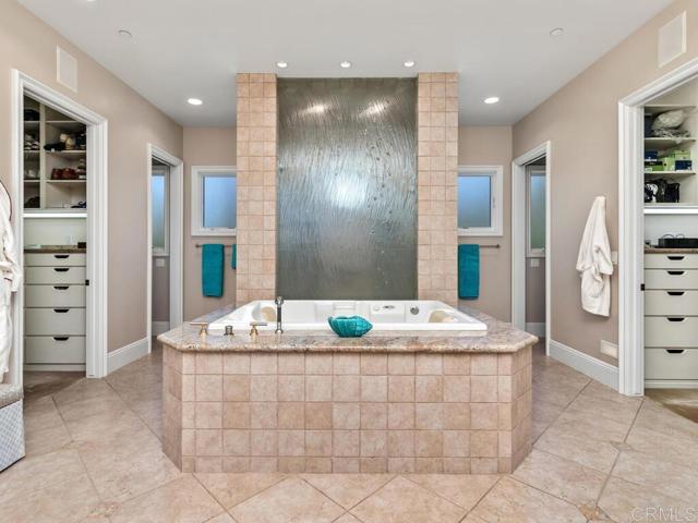 6095 Lake Vista Drive, Bonsall CA: https://media.crmls.org/mediaz/87706aa6-06c2-4519-85c5-e53b3268bd20.jpg