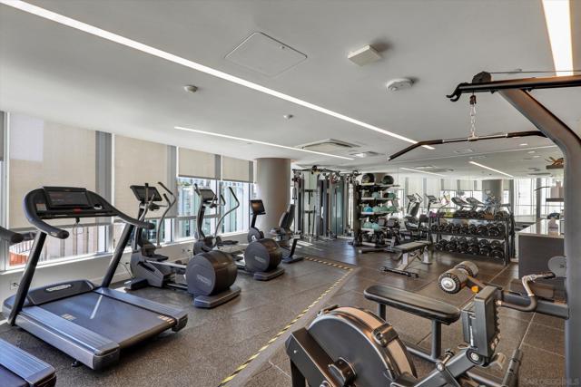 888 W E St, San Diego CA: https://media.crmls.org/mediaz/87707e75-e847-4da9-949f-ee9f0a00933e.jpg