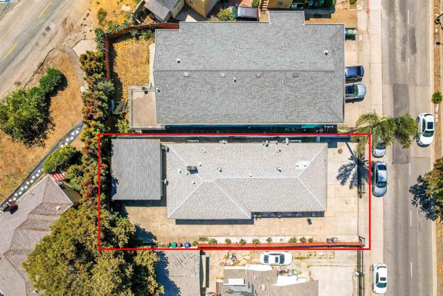 6133 Seminary Ave, Oakland CA: https://media.crmls.org/mediaz/87708df5-3990-4133-b5e7-4d48962203f4.jpg