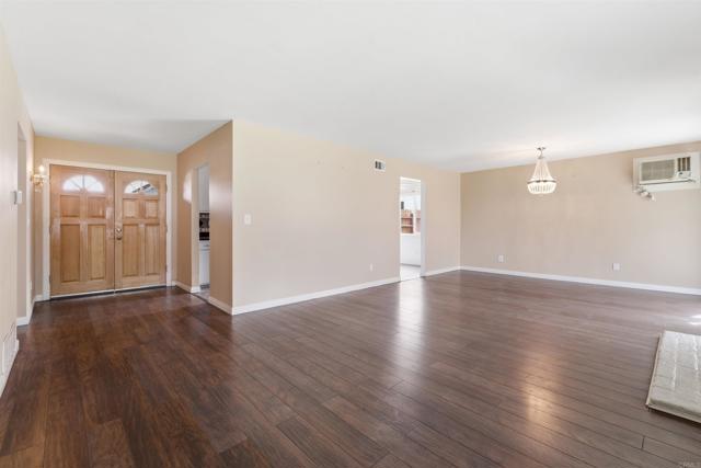 Detail Gallery Image 7 of 35 For 4975 Loris Street, San Diego,  CA 92105 - 3 Beds | 2 Baths