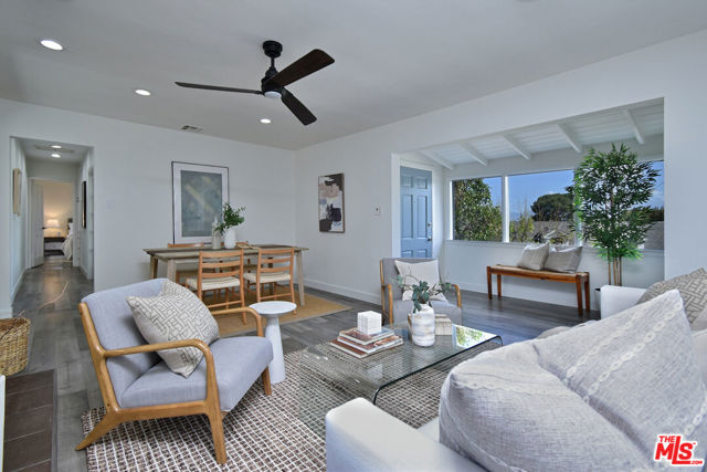 15200 Del Gado Drive, Sherman Oaks CA: https://media.crmls.org/mediaz/8770f453-4ffd-4b80-b313-609d3de68307.jpg