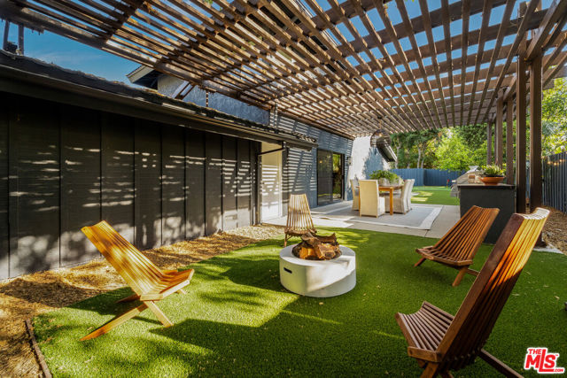 22824 Margarita Drive, Woodland Hills CA: https://media.crmls.org/mediaz/8771259c-6bf9-4425-ae26-a65c2f01fa33.jpg