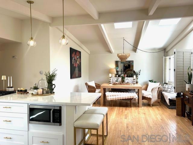 3275 Maezel Ln, Carlsbad CA: https://media.crmls.org/mediaz/8771d443-a484-4dda-b9a8-c66eb389a325.jpg
