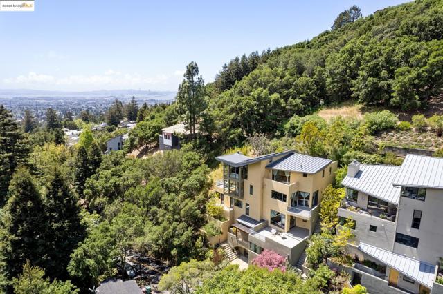 1015 Grand View Dr, Berkeley CA: https://media.crmls.org/mediaz/87720d13-0b1f-4b93-b202-0878d89aeefe.jpg