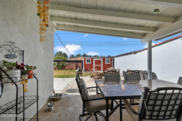 431 Palm Drive, Oxnard CA: https://media.crmls.org/mediaz/877245b8-b4d6-44e0-9a79-9fc16d78b4c2.jpg