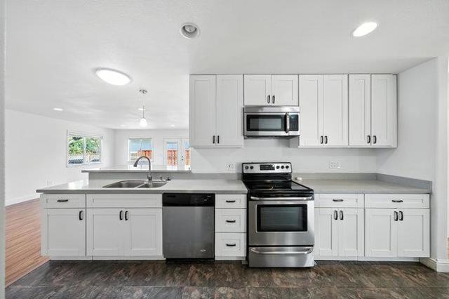 2950 Union Avenue, Hayward CA: https://media.crmls.org/mediaz/87726875-3a53-4569-93df-8ba2142ac3ed.jpg