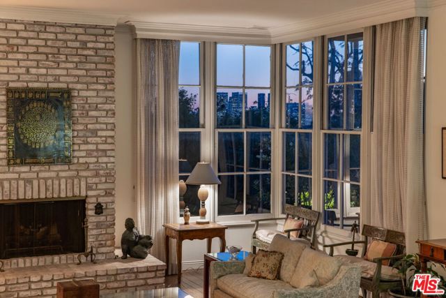 1114 Schuyler Road, Beverly Hills CA: https://media.crmls.org/mediaz/87726c08-3db2-465d-aba8-feb9f94633ad.jpg