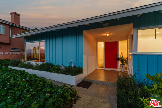 4220 Hillcrest Drive, Los Angeles CA: https://media.crmls.org/mediaz/87730da8-aa84-48aa-be2c-55a40b7bed4e.jpg