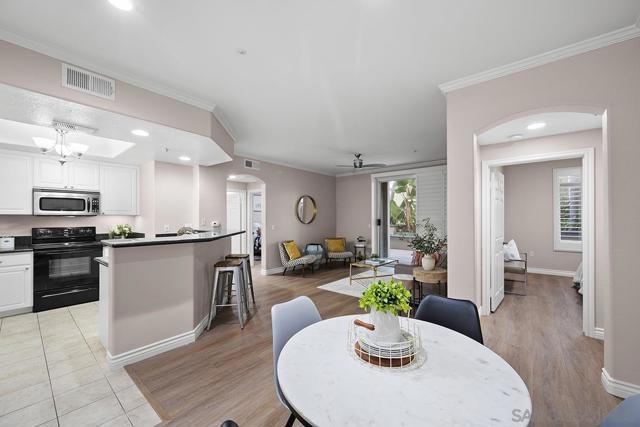 4165 Executive Dr, La Jolla CA: https://media.crmls.org/mediaz/877322bb-202b-4835-bc4a-80702d7b6c1a.jpg