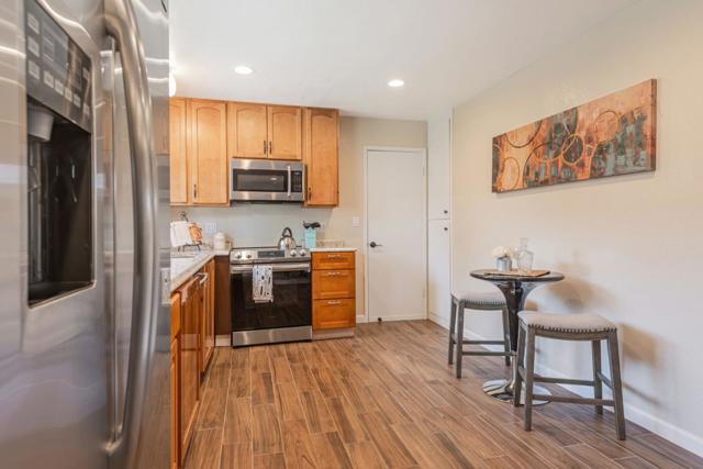 3135 Alameda De Las Pulgas, Menlo Park CA: https://media.crmls.org/mediaz/87742d52-56b8-4f7e-b368-48852c2a2975.jpg