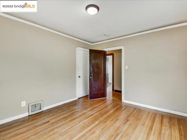 4211 Market St, Oakland CA: https://media.crmls.org/mediaz/877489c4-5acf-42ee-93d2-859436e5ee4a.jpg