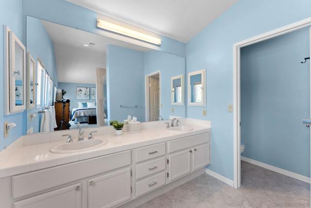 729 Mosaic Cir, Oceanside CA: https://media.crmls.org/mediaz/877583b6-be55-4532-bca3-7e5cc14a267c.jpg