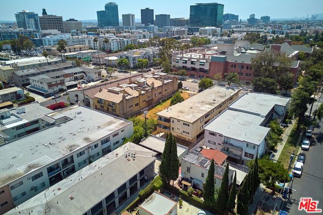 362 S Commonwealth Avenue, Los Angeles CA: https://media.crmls.org/mediaz/87759a30-f1bb-4a2e-ae2f-c6431b3d3b3e.jpg