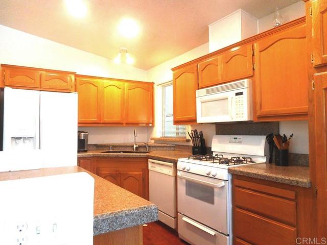 2300 E Valley Parkway, Escondido CA: https://media.crmls.org/mediaz/8775ed3c-54f1-4f20-83e2-e9c405b28b81.jpg