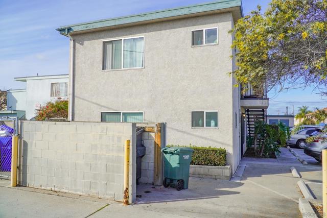 637 10th, Imperial Beach CA: https://media.crmls.org/mediaz/87771851-38a7-4fe8-a63d-8b70bde9f456.jpg