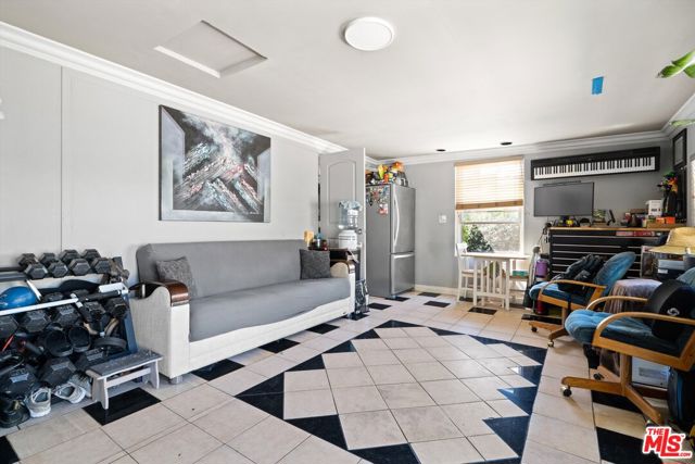 9253 Hayvenhurst Avenue, North Hills CA: https://media.crmls.org/mediaz/87788c77-f7ad-435c-9a01-0f03de9e097a.jpg