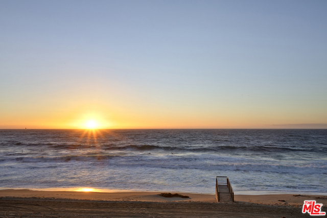 575 ESPLANADE, Redondo Beach, California 90277, 2 Bedrooms Bedrooms, ,2 BathroomsBathrooms,Residential,Sold,ESPLANADE,17203212