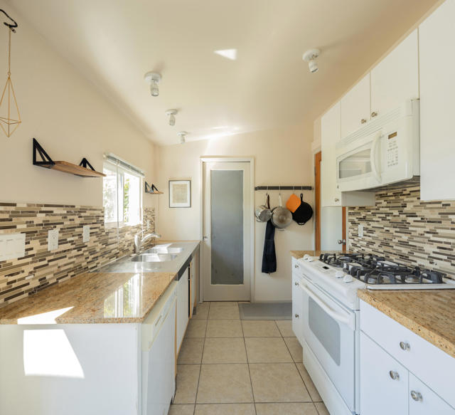 610 S Camino Real, Palm Springs CA: https://media.crmls.org/mediaz/8778e528-3657-44d0-9c4e-69929b616645.jpg