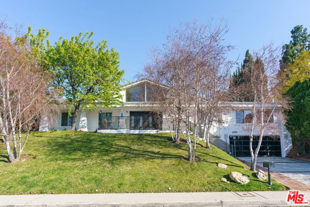 16390 Tudor Drive, Encino, CA 91436