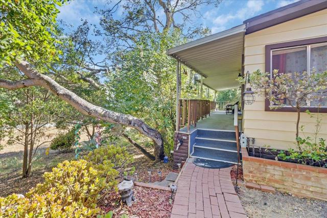 17617 Pond Derosa, Salinas CA: https://media.crmls.org/mediaz/87790886-5b65-42b5-8bf7-10637ec6133f.jpg