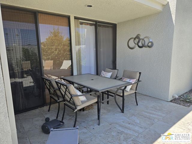 1445 Via Isla, Palm Springs CA: https://media.crmls.org/mediaz/8779a1c3-e1c0-43a3-a28e-6354c6d75807.jpg