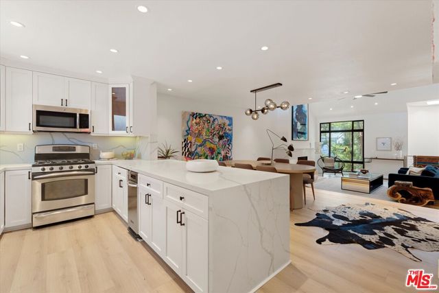 2108 Neilson Way, Santa Monica CA: https://media.crmls.org/mediaz/8779d046-4323-4f21-bdd7-056d33cc271e.jpg