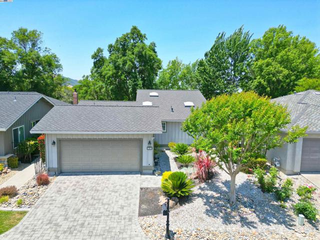 727 Paradise Valley Ct, Danville CA: https://media.crmls.org/mediaz/8779f774-60bb-4f10-b37d-a183ee9ddb93.jpg