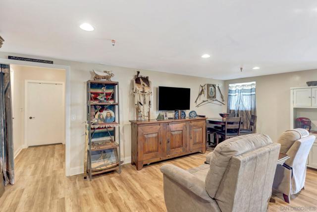560 Seeforever Dr, San Marcos CA: https://media.crmls.org/mediaz/877c19b5-a298-4482-8ca1-c5b72f27d661.jpg