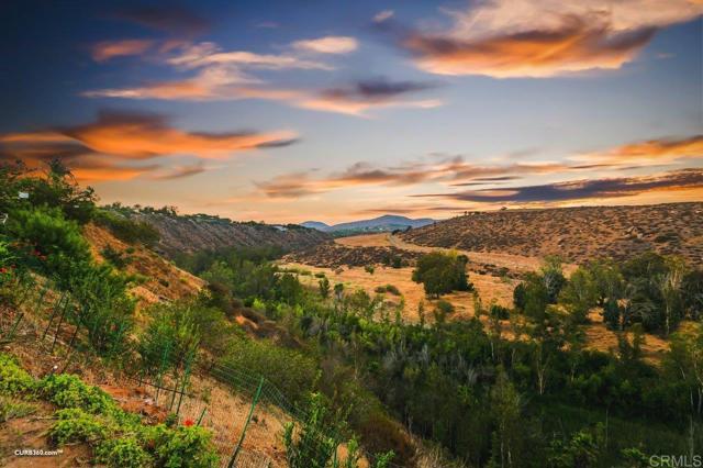 16531 Zumaque, Rancho Santa Fe CA: https://media.crmls.org/mediaz/877cafd4-a230-4843-9160-a7fcaf061128.jpg