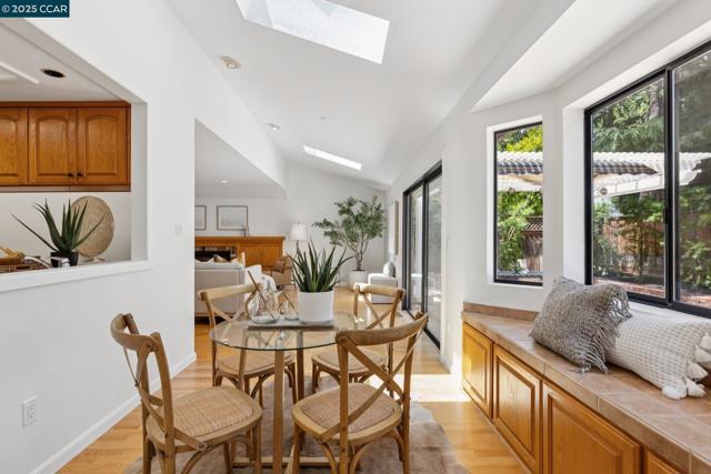 728 San Bruno Ct, Concord CA: https://media.crmls.org/mediaz/877d87ca-b814-46af-826d-5012dcb94e88.jpg