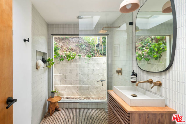 Drew Fenton | 905 N Beverly Glen Boulevard Los Angeles CA | MLS: 7395060 Drew Fenton | 905 N Beverly Glen Boulevard Los Angeles CA | MLS: 7395060