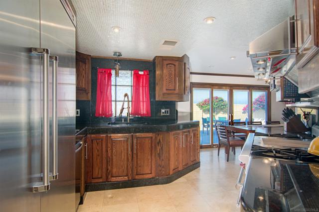 20 S Cays Ct, Coronado CA: https://media.crmls.org/mediaz/877e0d28-7219-4b5b-b895-310ceeadd769.jpg