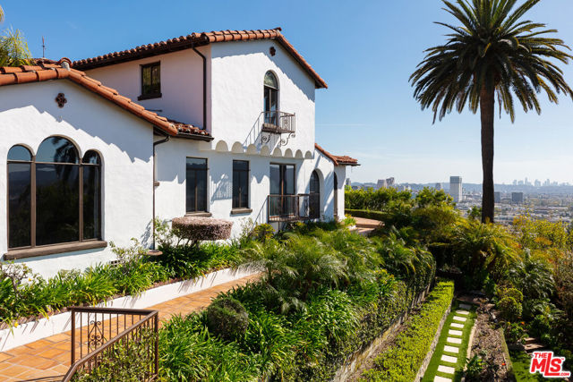 330 Kempton Road, Glendale CA: https://media.crmls.org/mediaz/877e9fd9-3cd7-4868-9c51-11c28f410344.jpg