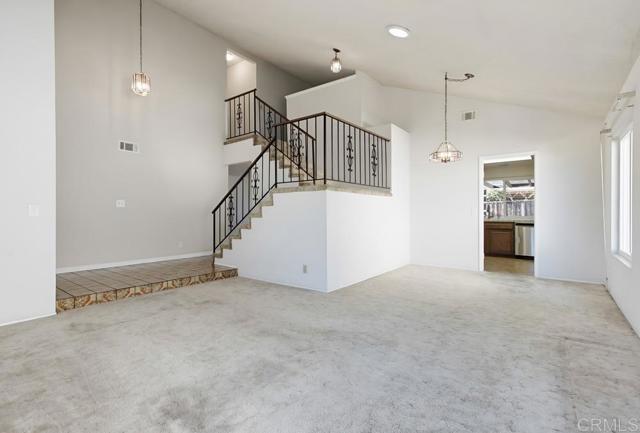 Detail Gallery Image 4 of 33 For 1237 Armstrong Cir, Escondido,  CA 92027 - 4 Beds | 2/1 Baths