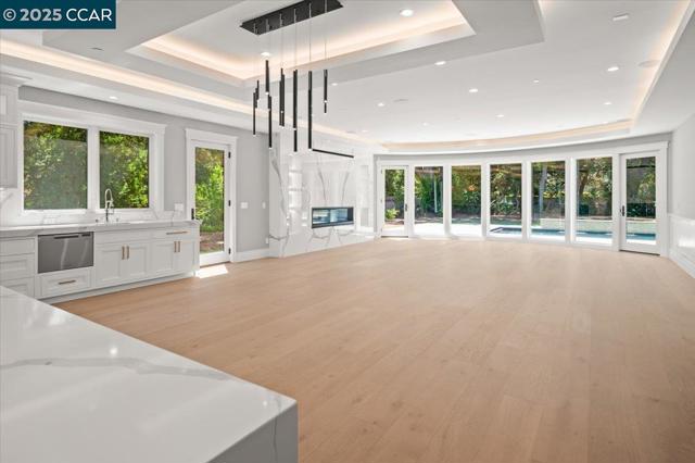 74 Middlefield Rd, Atherton CA: https://media.crmls.org/mediaz/877efde4-32d9-46cc-bc36-1c716d808400.jpg